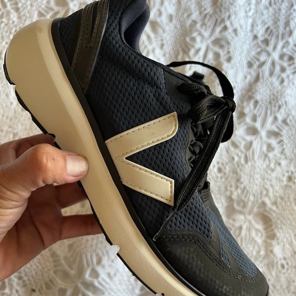 Veja Condor 2 Alveomesh women’s size 6 - Picture 2 of 10